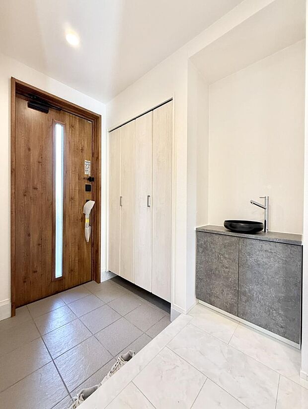 【玄関】■ ここから始まる一日、すっきり整った玄関