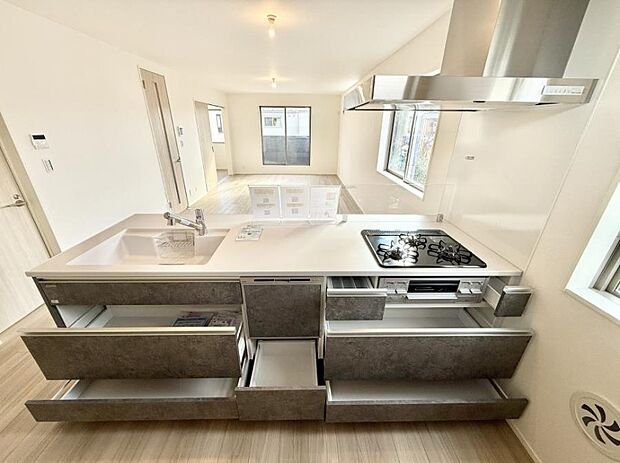 【キッチン】■家族の絆を深める、温もりのあるキッチン