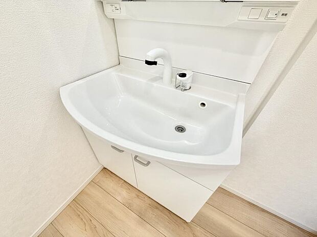 【ハンドシャワー付洗面台】■手洗いや顔を洗う時も快適に使える便利なシャワー