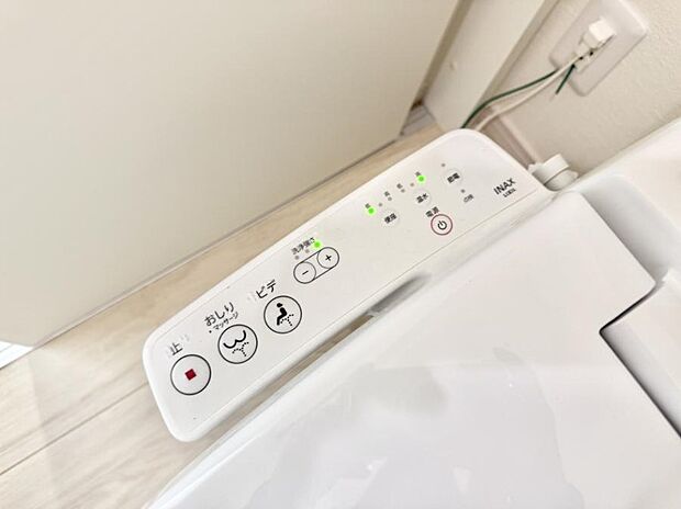 【シャワートイレ】■温水洗浄で快適、清潔感が保たれるシャワートイレ