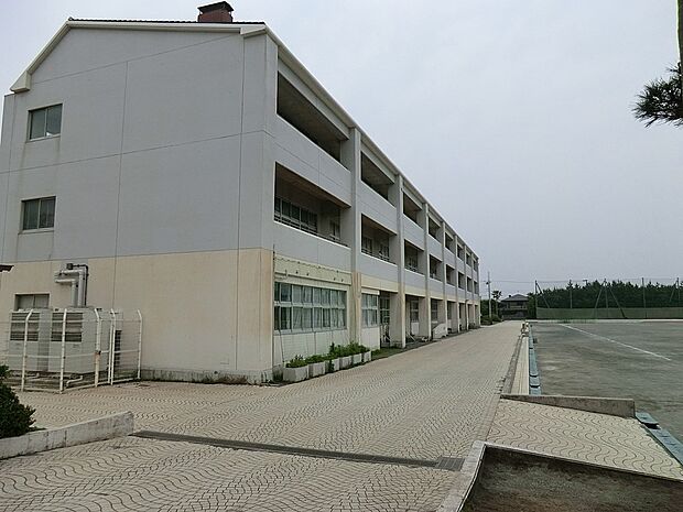 藤沢市立湘洋中学校(約550m・徒歩7分)