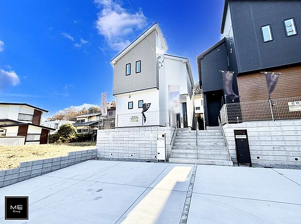 【現地外観写真】■家族みんなが笑顔で過ごせる、安心感のある住まい