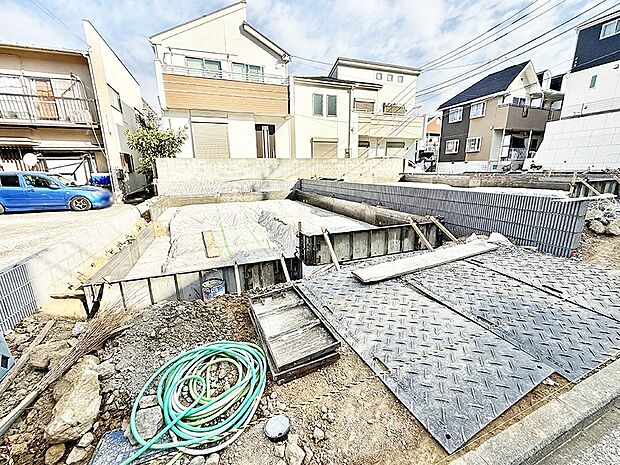 【現地外観写真】■暮らしを彩る充実した設備仕様が備わった住まい
