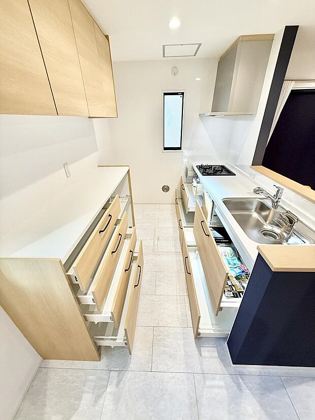 【キッチン】■シンプルで機能的、毎日使いやすいキッチン