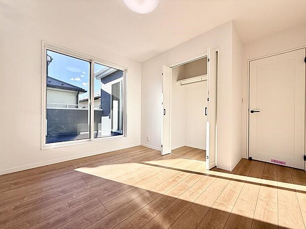 【洋室】■自分だけのスペース どんなお部屋にするかとっても楽しみですね