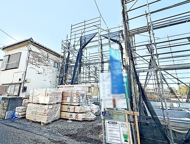 【現地外観写真】■暮らしを彩る充実した設備仕様が備わった住まい