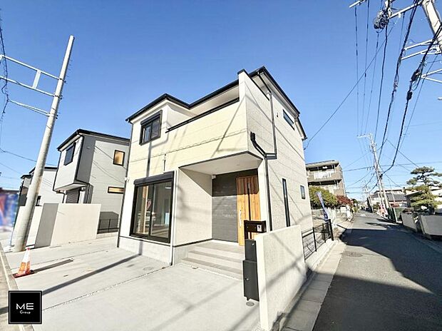 【現地外観写真】■暮らしを彩る充実した設備仕様が備わった住まい