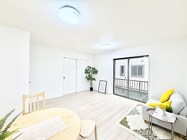 【リビング】■光と風を感じる、リラックスできる空間