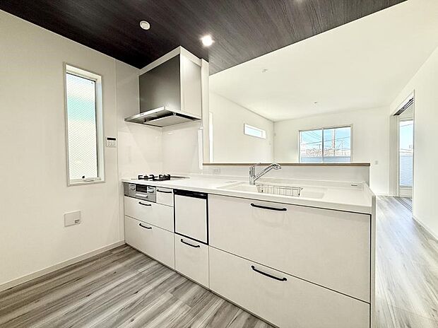 【キッチン】■シンプルで機能的、毎日使いやすいキッチン