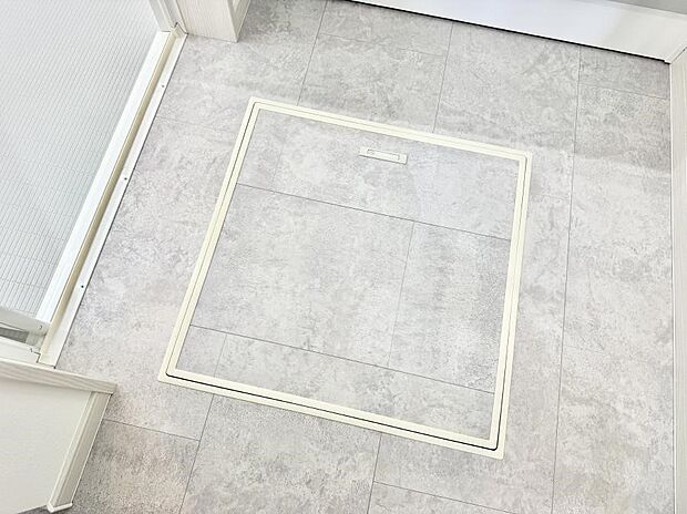 【床下収納】■隠れた収納スペースで家全体がスッキリ