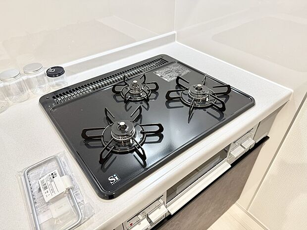 【3口ガスコンロ】■一度に多くの料理ができ便利で効率的