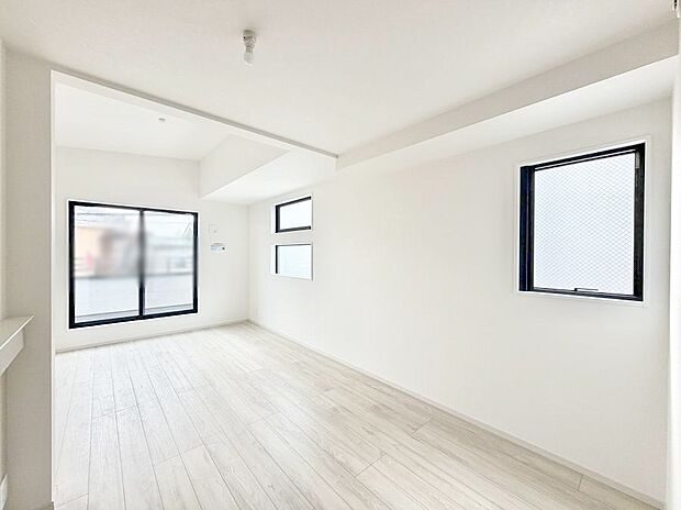 【ダイニング】■ふとした瞬間に幸せを感じる、心地よい場所