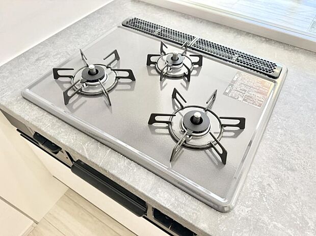 【3口ガスコンロ】■一度に多くの料理ができ便利で効率的