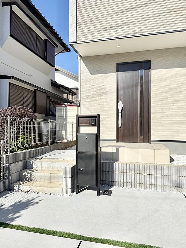 【玄関】■ 帰るたびにホッとする、安心感のある佇まい