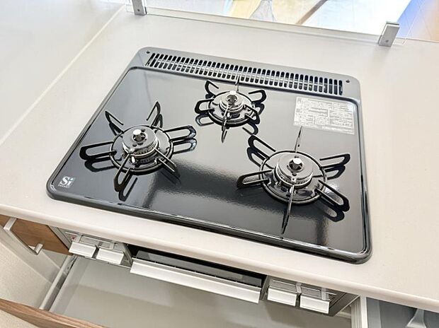 【3口ガスコンロ】■一度に多くの料理ができ便利で効率的