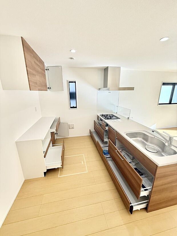 【キッチン】■家族の絆を深める、温もりのあるキッチン