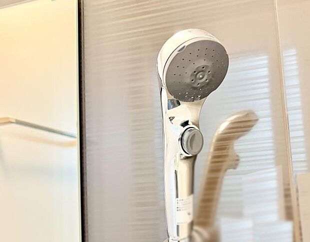 【止水シャワーヘッド】■わざわざシャワー水栓のレバーまで手を伸ばす必要がなく、簡単に止水できる