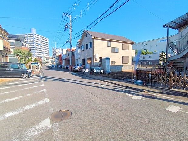 【現地外観写真】■暮らしを彩る充実した設備仕様が備わった住まい