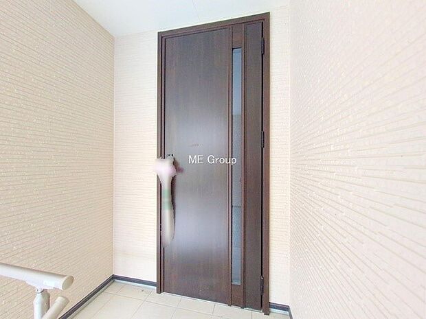 【玄関】■ 心地よい暮らしへとつながる、温かい玄関