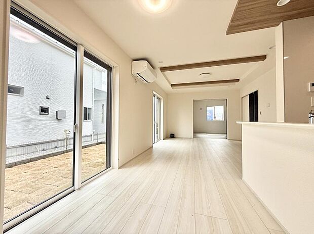 【リビング】■家族の時間を彩る、快適で癒される空間