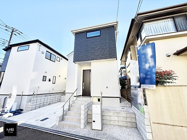 【現地外観写真】■不在時に便利な宅配ボックス付き!