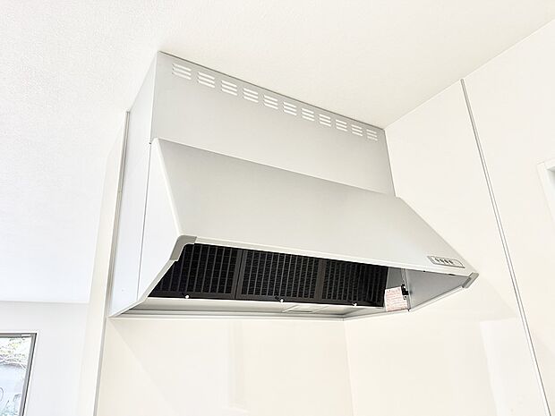 【レンジフード】■調理時の蒸気や匂いが換気扇に誘導され、効率的に排煙ができます。