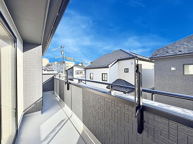 【現地外観写真】■家族みんなが笑顔で過ごせる、安心感のある住まい