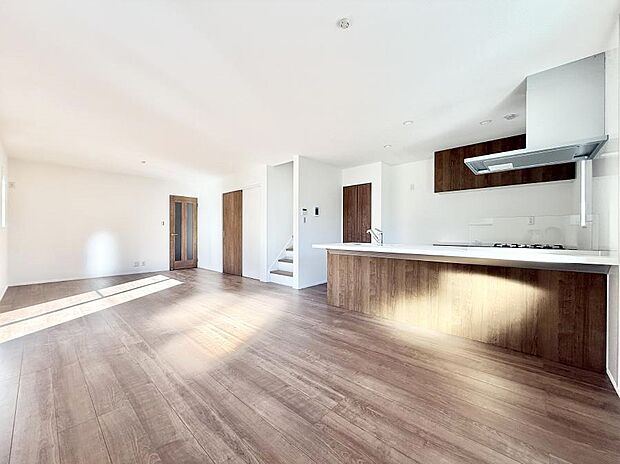 【リビング】■光と風を感じる、リラックスできる空間