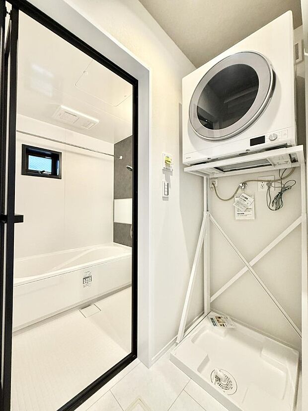 【ガス衣類乾燥機】■パワフルな温風で選択物を乾燥させるため、家事の時短に役立ちます。