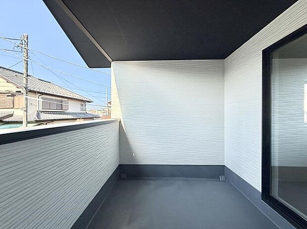 【バルコニー】■ 空を眺めながら、ほっと一息つける特別な空間