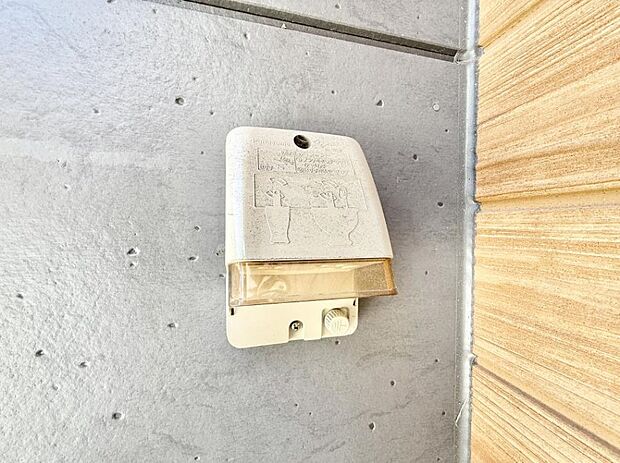 【屋外コンセント】■屋外に電源コンセントがあれば、高圧洗浄機で窓や外壁を掃除するなど便利です。