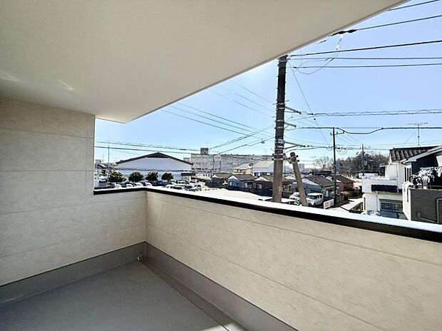 【バルコニー】■ 空を眺めながら、ほっと一息つける特別な空間