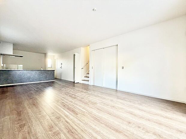 【リビング】■くつろぎと笑顔が集まる、心温まるリビング