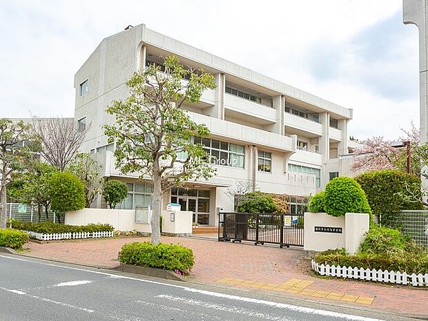 藤沢市立第一中学校(約1,300m・徒歩17分)