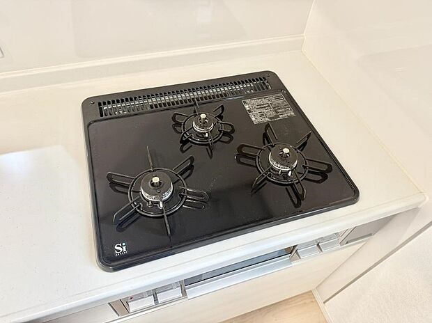 【3口ガスコンロ】■一度に多くの料理ができ便利で効率的