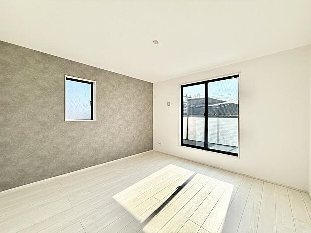 【リビング以外の居室】■清潔感あふれるお部屋で毎日を快適に過ごせます