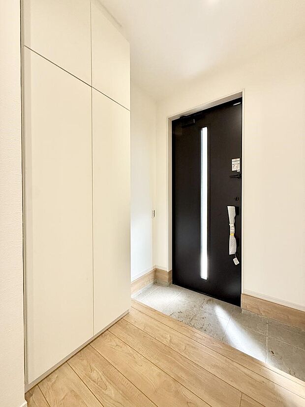 【玄関】■ ここから始まる一日、すっきり整った玄関