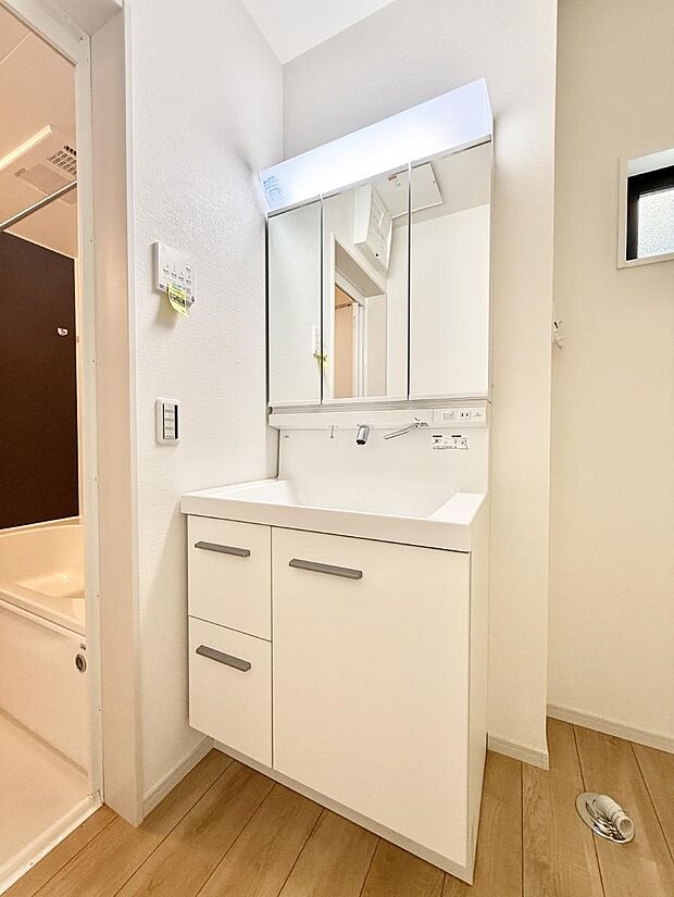 【洗面台・洗面所】■朝の準備がスムーズにできる広さです