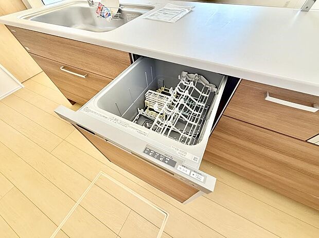 【食洗機】■手間なく洗浄!食器をピカピカに仕上げてくれます