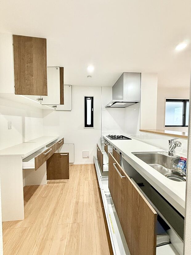 【キッチン】■家族の絆を深める、温もりのあるキッチン