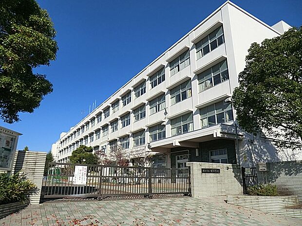 横浜市立鉄小学校（約1,300m・徒歩17分）