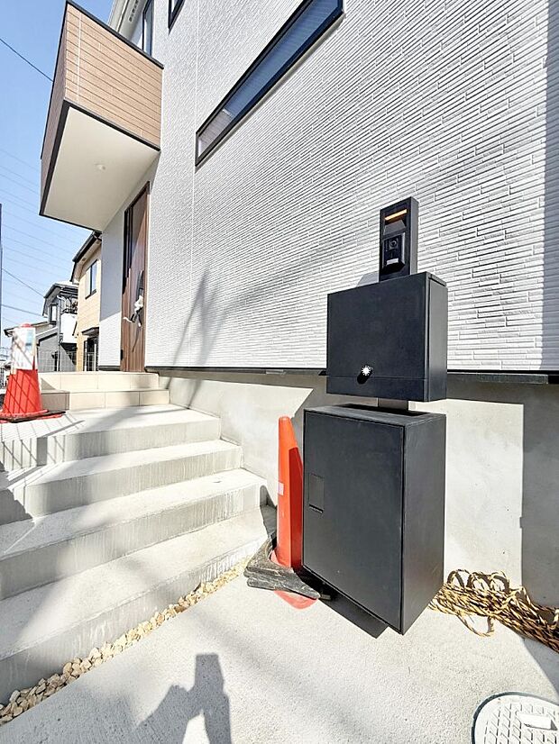 【玄関】■ 帰るたびにホッとする、安心感のある佇まい