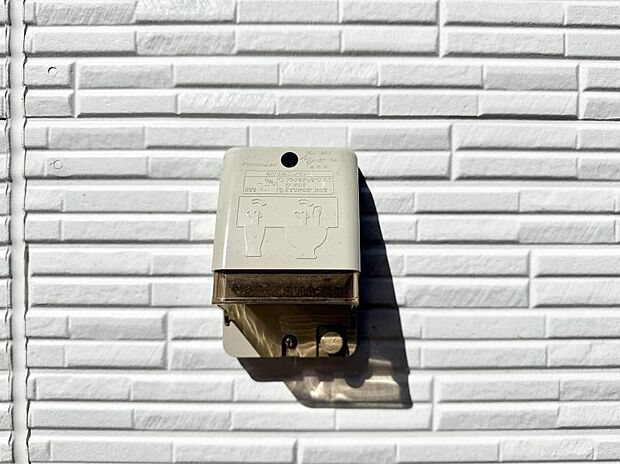 【屋外コンセント】■屋外に電源コンセントがあれば、高圧洗浄機で窓や外壁を掃除するなど便利です。