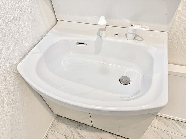 【ハンドシャワー付洗面台】■手洗いや顔を洗う時も快適に使える便利なシャワー