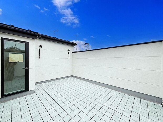 【バルコニー】■ 自然を身近に感じる、開放的なバルコニー