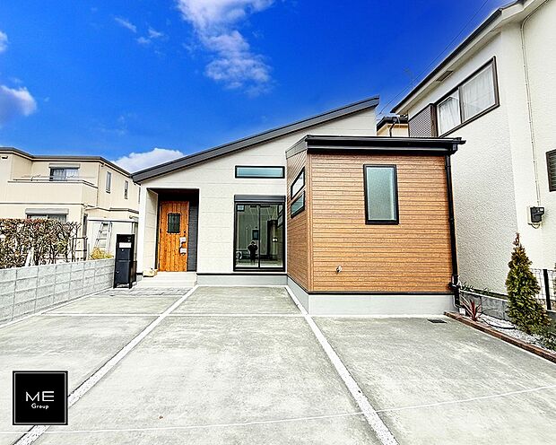 【現地外観写真】■暮らしを彩る充実した設備仕様が備わった住まい