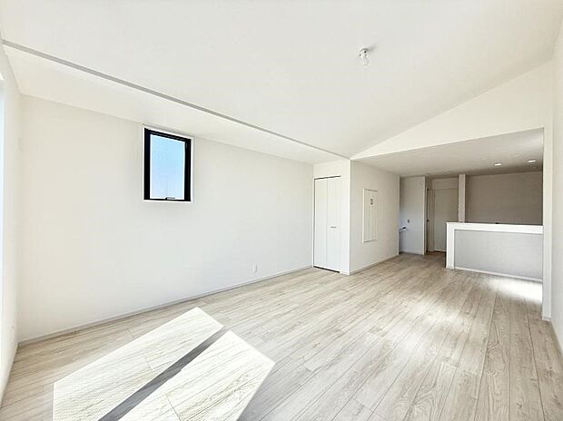 【リビング】■家族の時間を彩る、快適で癒される空間