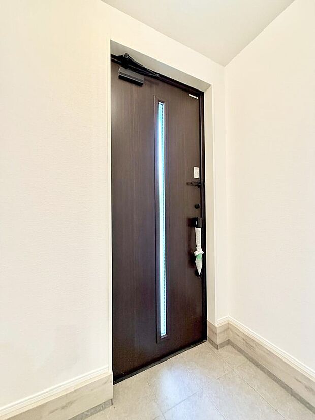 【玄関】■ 家族やゲストをやさしく迎える、心地よい空間