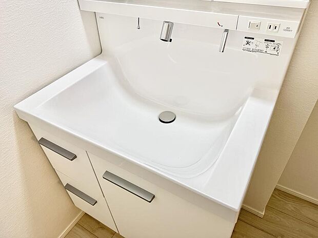 【ハンドシャワー付洗面台】■手洗いや顔を洗う時も快適に使える便利なシャワー