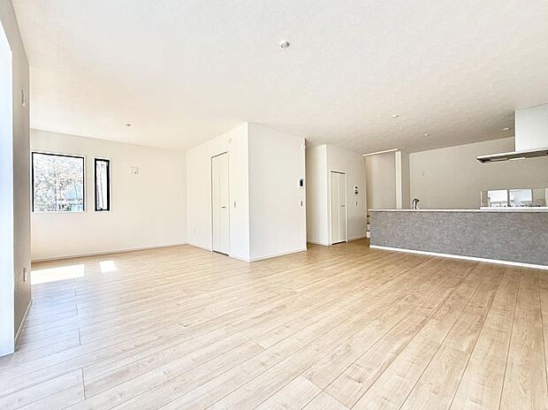 【リビング】■光と風を感じる、リラックスできる空間